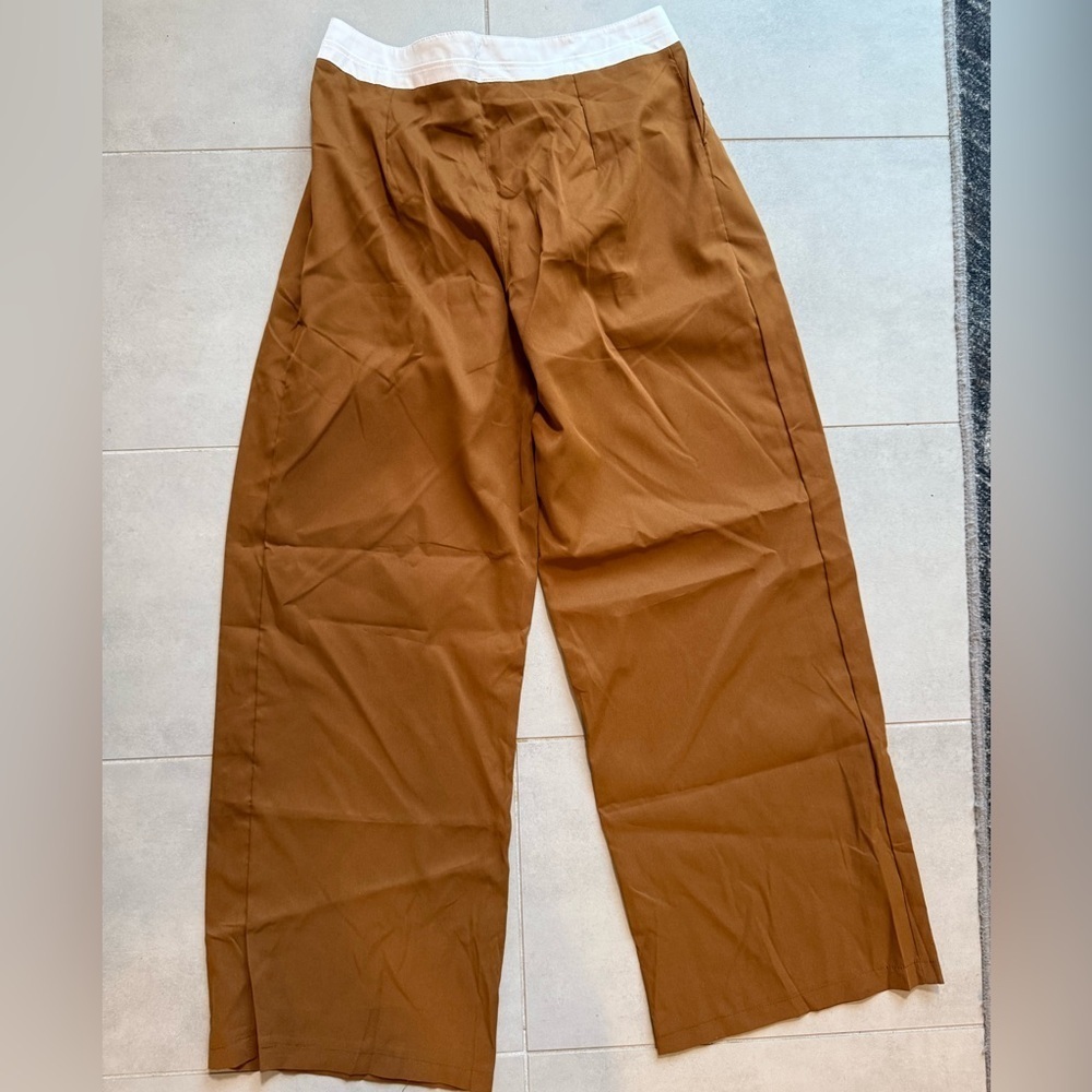 Brown wide leg Pants with Relaxed Fit and Elastic Waistband - Picture 2 of 3